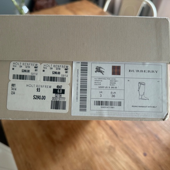 Burberry Riding Rain Boots with Belt - Picture 5 of 6